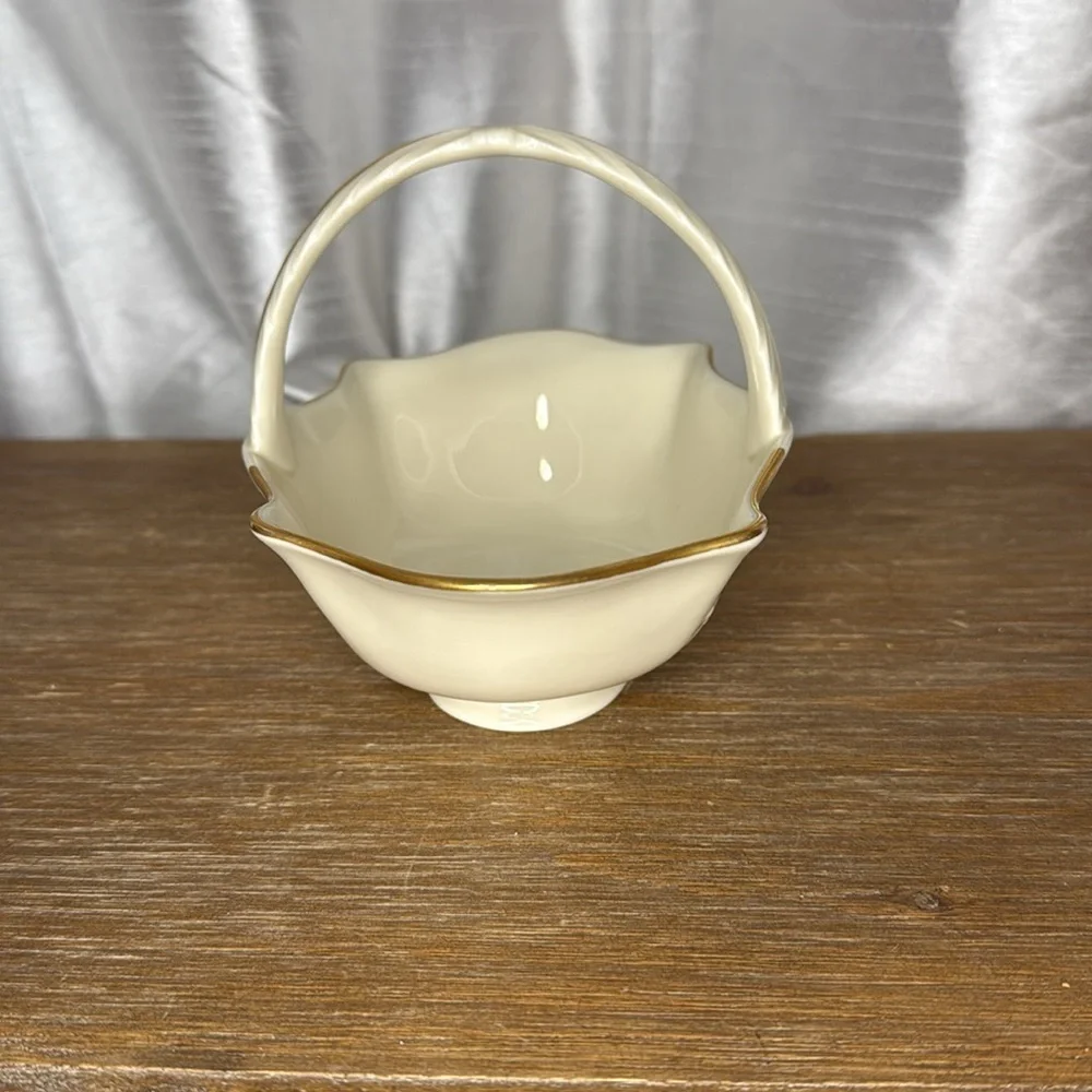 Lenox Sans Souci Collection Porcelain 24K Gold Trim Embossed Small Oval Basket